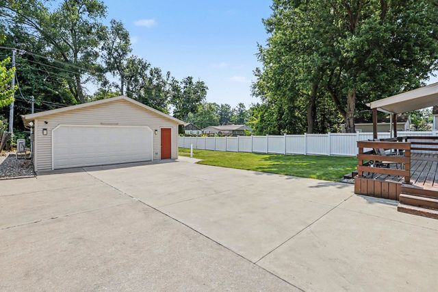 54218 N Ironwood Road, South Bend, IN 46635