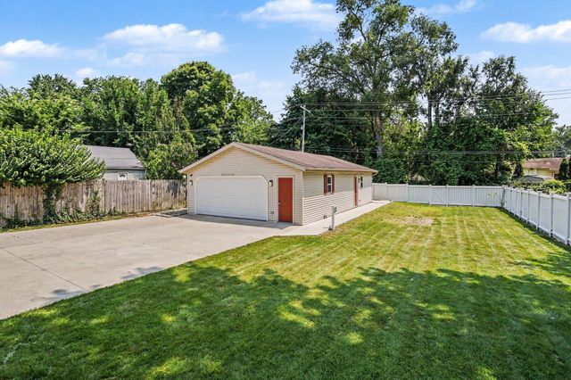 54218 N Ironwood Road, South Bend, IN 46635