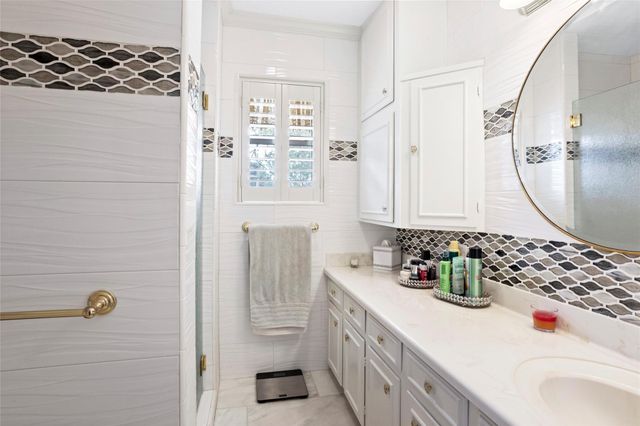 102 Parliament Drive, Houston, TX 77034