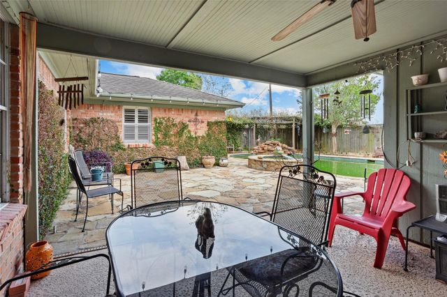 102 Parliament Drive, Houston, TX 77034