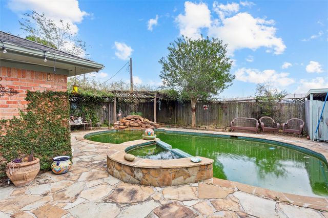 102 Parliament Drive, Houston, TX 77034