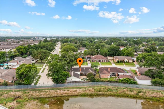 102 Parliament Drive, Houston, TX 77034