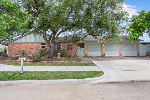 102 Parliament Drive, Houston, TX 77034