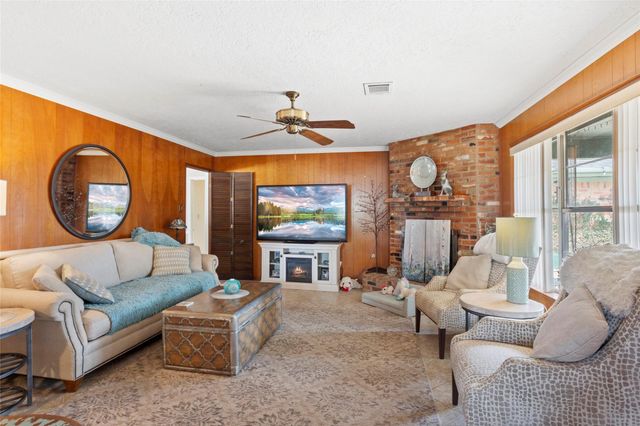 102 Parliament Drive, Houston, TX 77034