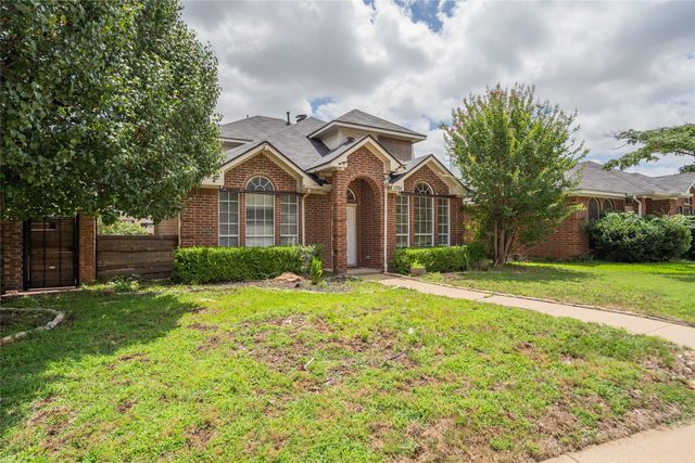 1701 Creekway Drive, Lewisville, TX 75067