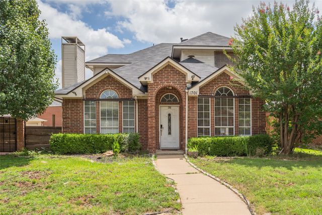 1701 Creekway Drive, Lewisville, TX 75067