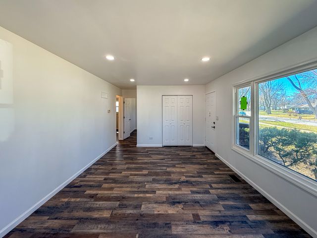 2814 Cardinal Drive, Rolling Meadows, IL 60008