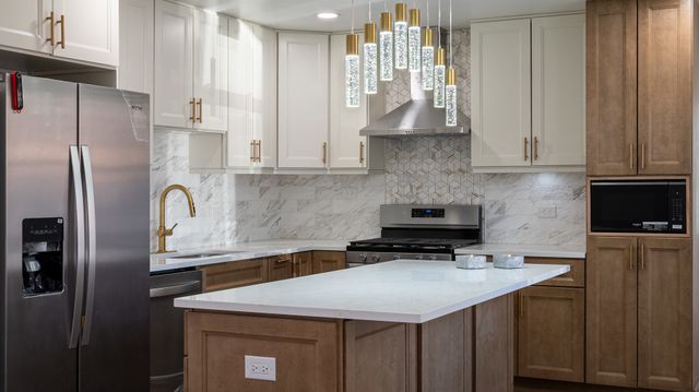 2814 Cardinal Drive, Rolling Meadows, IL 60008