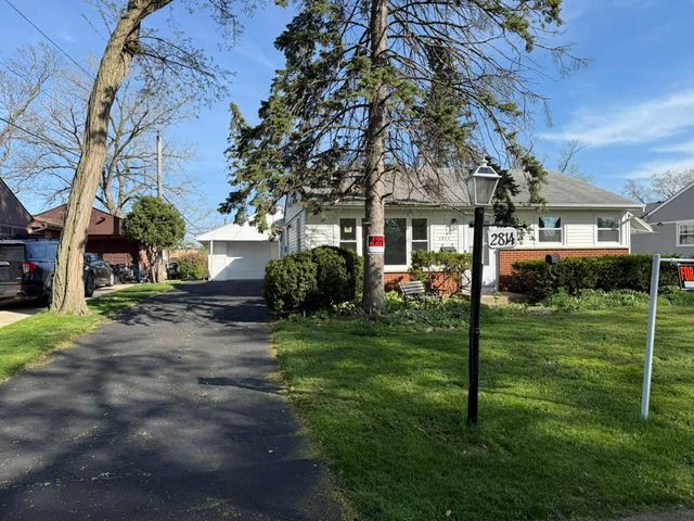 2814 Cardinal Drive, Rolling Meadows, IL 60008