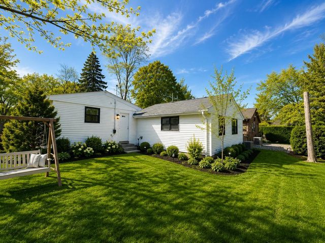 2814 Cardinal Drive, Rolling Meadows, IL 60008