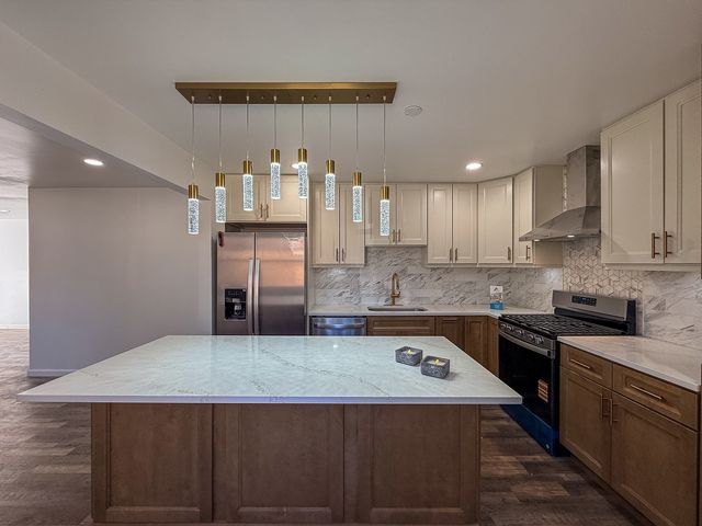 2814 Cardinal Drive, Rolling Meadows, IL 60008