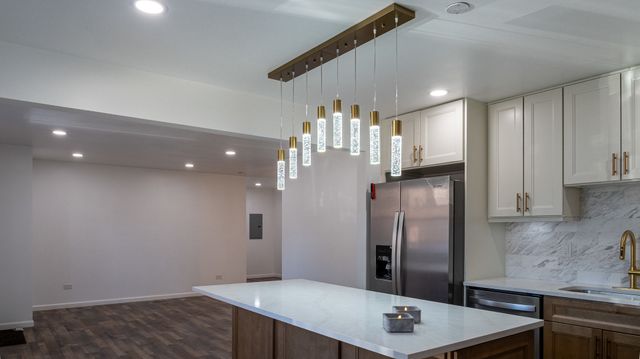 2814 Cardinal Drive, Rolling Meadows, IL 60008