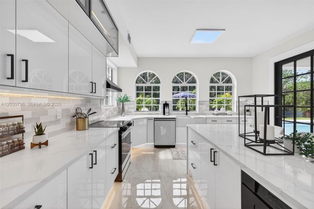12360 SW 1st Street, Plantation, FL 33325