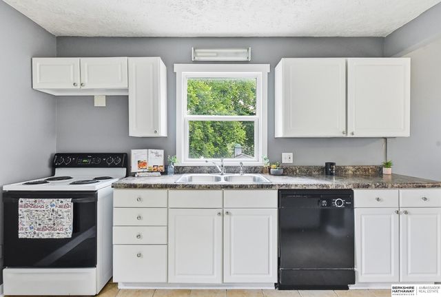 6318 Manderson Street, Omaha, NE 68104