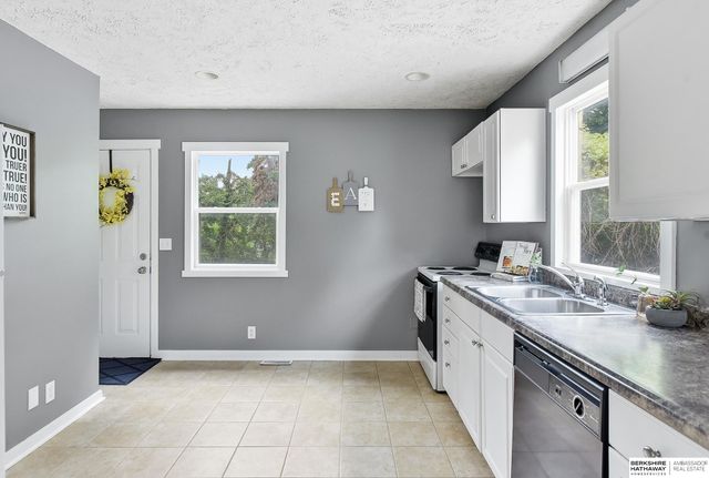 6318 Manderson Street, Omaha, NE 68104