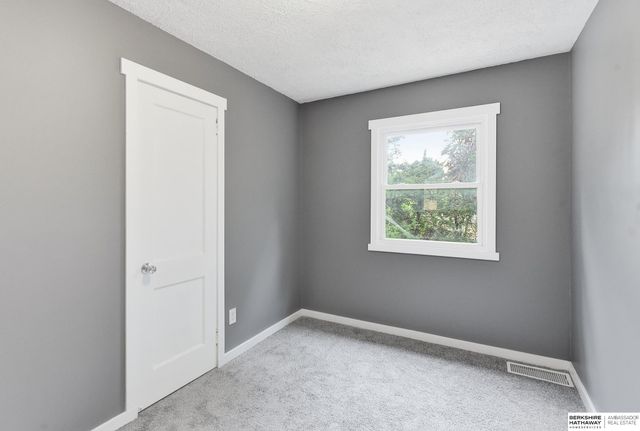 6318 Manderson Street, Omaha, NE 68104