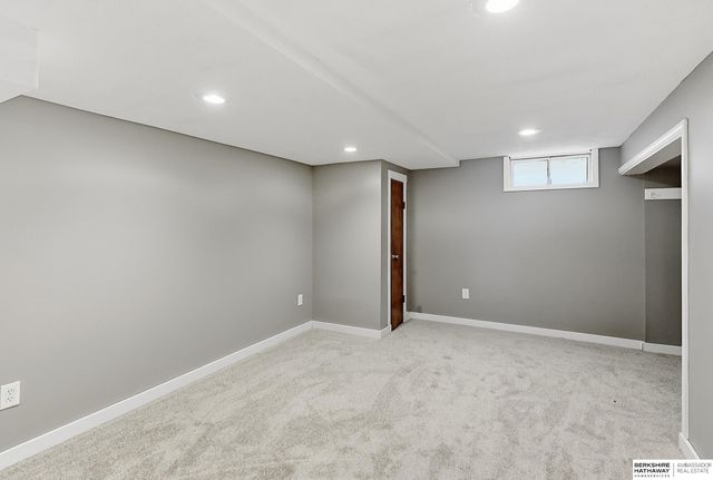 6318 Manderson Street, Omaha, NE 68104
