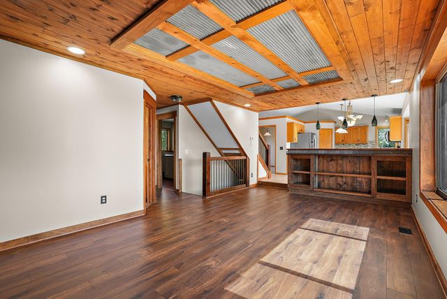 9114 190th Avenue NW, Nowthen, MN 55330