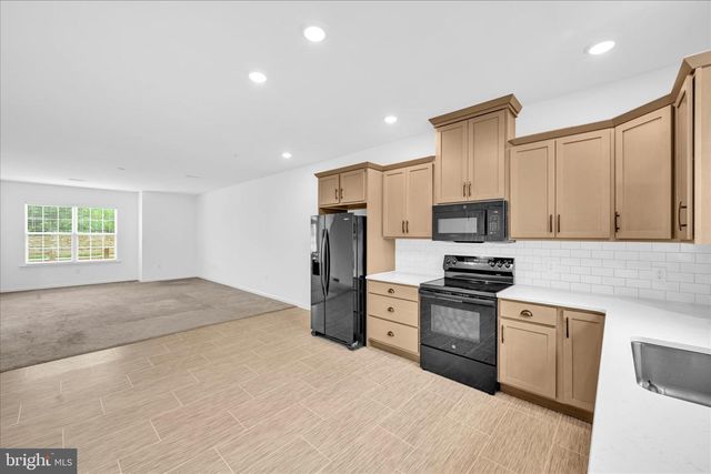 2473 ARTESIAN WAY, Lancaster, PA 17601