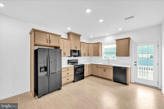 2473 ARTESIAN WAY, Lancaster, PA 17601