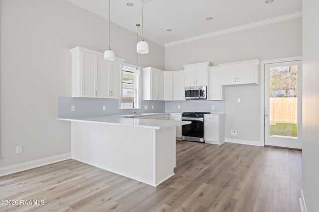 242 Jagged Grove Lane, Youngsville, LA 70592