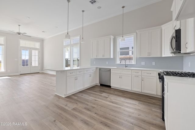 242 Jagged Grove Lane, Youngsville, LA 70592