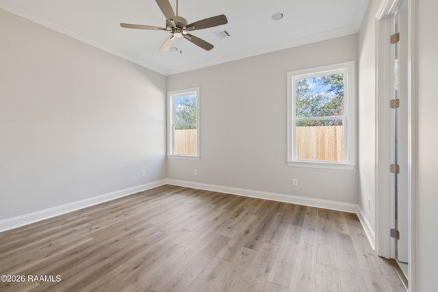 242 Jagged Grove Lane, Youngsville, LA 70592