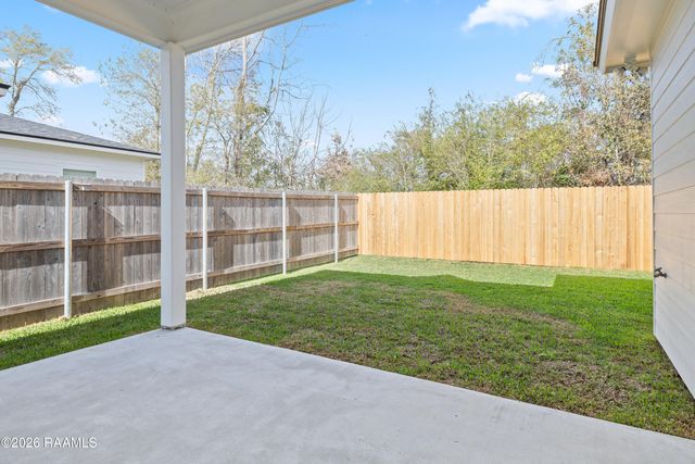 242 Jagged Grove Lane, Youngsville, LA 70592