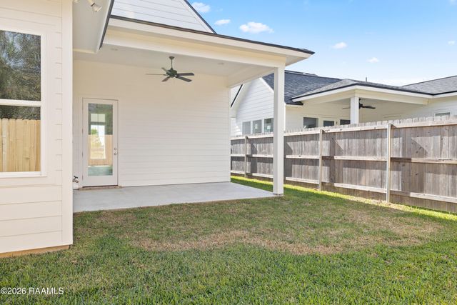 242 Jagged Grove Lane, Youngsville, LA 70592