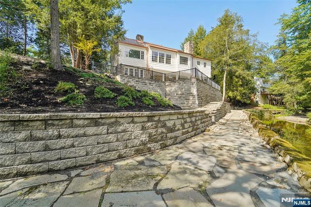755 W Saddle River Road, Ho-ho-kus, NJ 07423