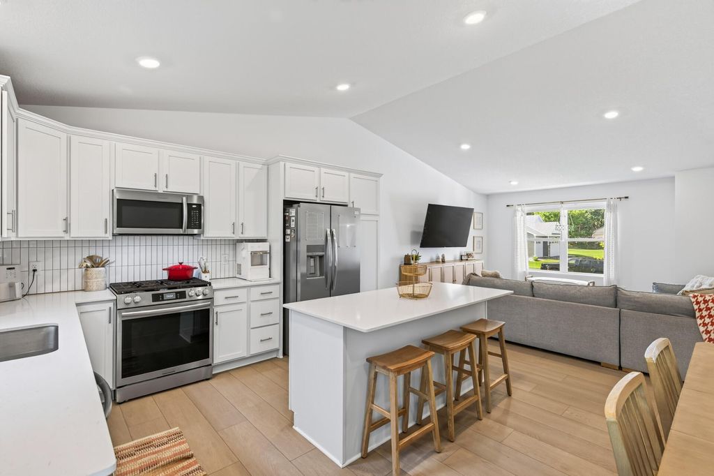 12994 10th Avenue N, Zimmerman, MN 55398
