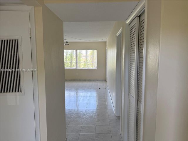 2820 NE 201st Ter F329, Aventura, FL 33180
