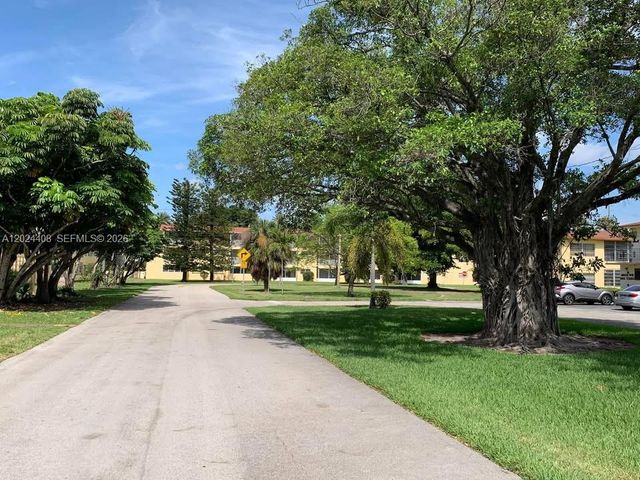 2820 NE 201st Ter F329, Aventura, FL 33180
