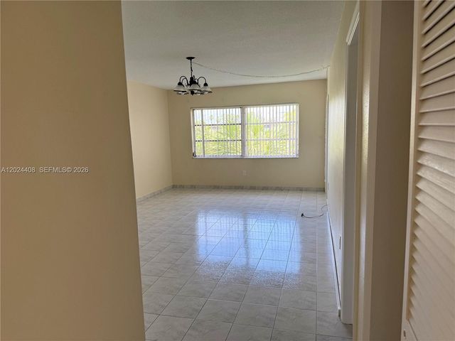 2820 NE 201st Ter F329, Aventura, FL 33180