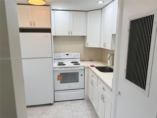 2820 NE 201st Ter F329, Aventura, FL 33180