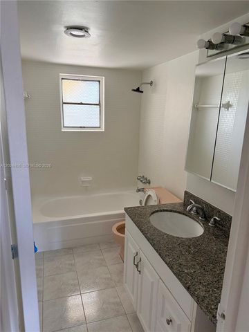 2820 NE 201st Ter F329, Aventura, FL 33180