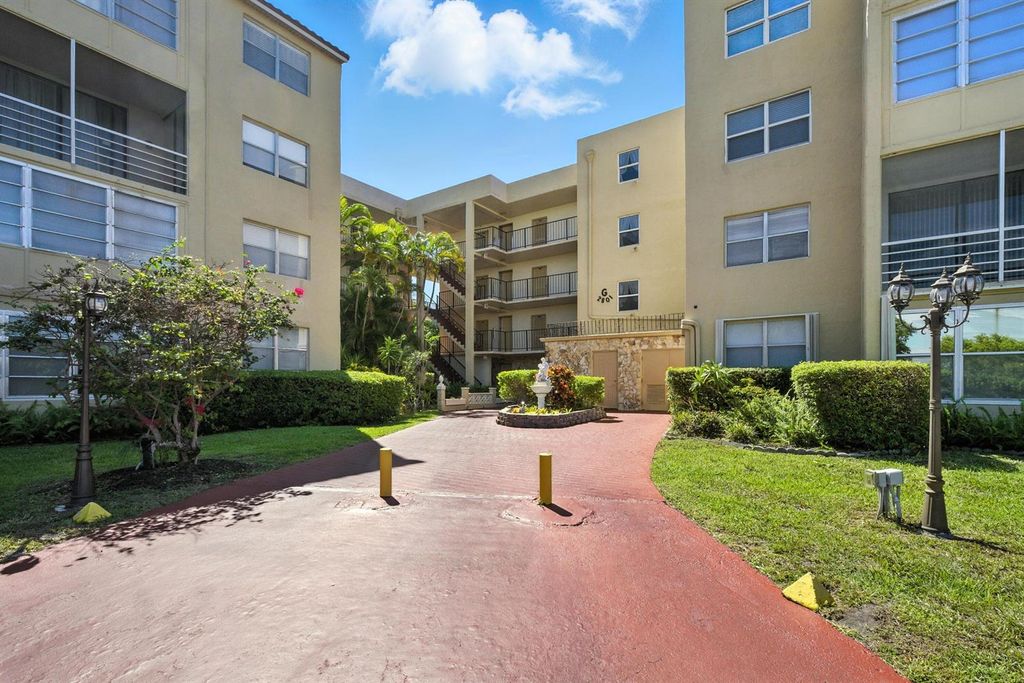2801 Somerset Drive 101, Lauderdale Lakes, FL 33311