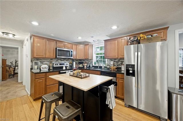 8729 Marlfield RD, Gloucester, VA 23061