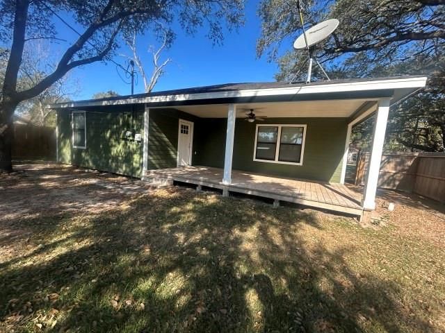 807 Erin Street, El Campo, TX 77437