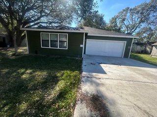 807 Erin Street, El Campo, TX 77437