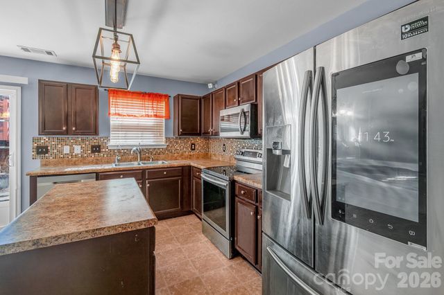 9520 Eagle Feathers Drive 154, Charlotte, NC 28214