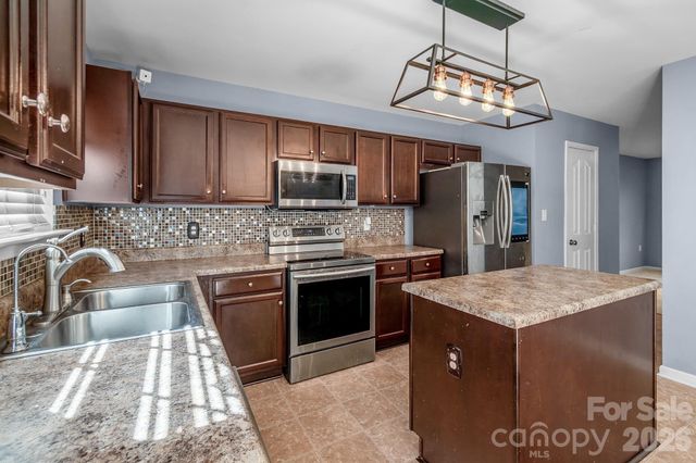 9520 Eagle Feathers Drive 154, Charlotte, NC 28214