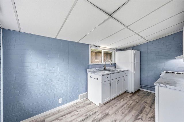 7139 W Saint Paul AVENUE, Milwaukee, WI 53213