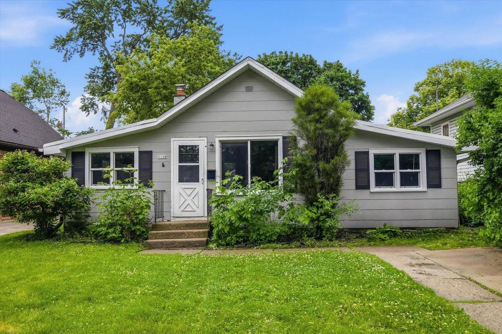 7139 W Saint Paul AVENUE, Milwaukee, WI 53213