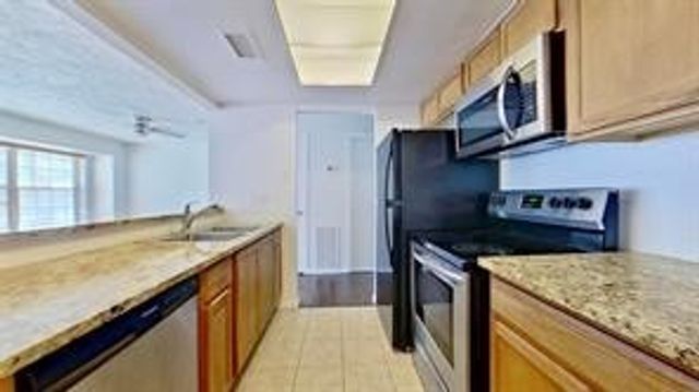 57 W Townhouse Lane 18, Grand Prairie, TX 75052