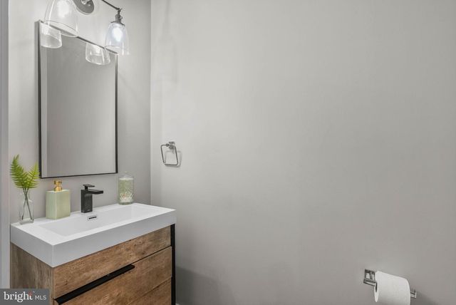 1517 N 27TH ST, Philadelphia, PA 19121