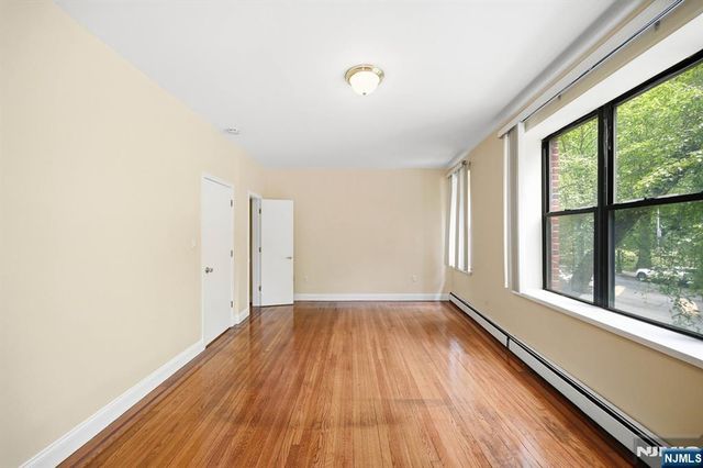 5 Pomona 2C, Newark, NJ 07112
