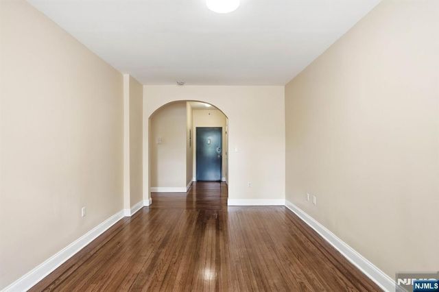 5 Pomona 2C, Newark, NJ 07112