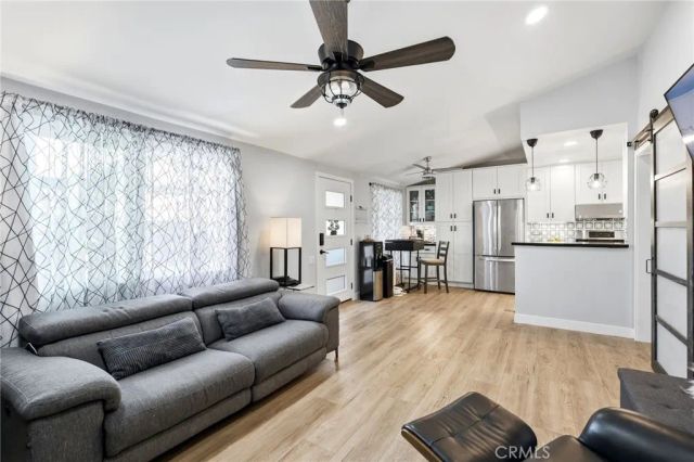 19237 Avenue Of The Oaks B, Newhall, CA 91321