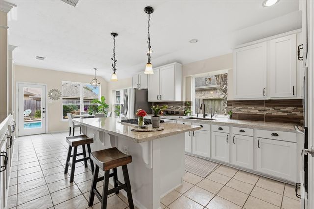 1010 Bringewood Chase Drive, Spring, TX 77379